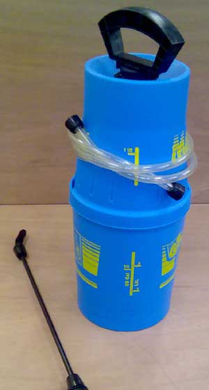 Small pump up pot sprayer, for small jobs. Contains 5 litres of fluid.